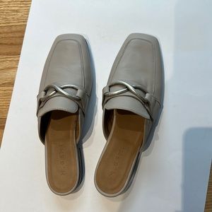 Perfect condition M Gemi loafer mules in soft bone color